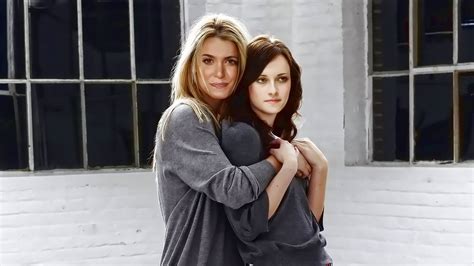 bella and rosalie|More.